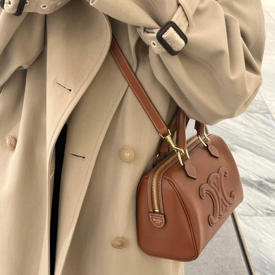 Celine 113773 平滑小牛皮Cuir 凱旋門小款波士頓包 黃褐色《2024季度★全新商品 》-4