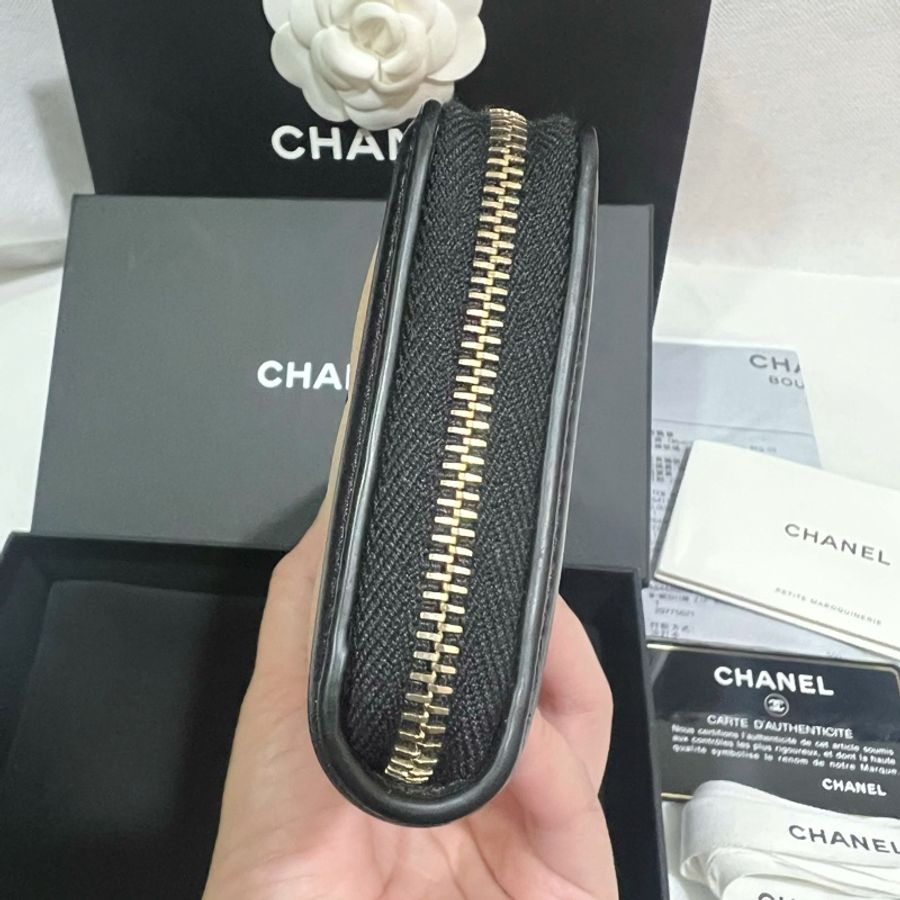 近全新CHANEL Vanity機場系列-經典米黑荔枝牛皮拉鍊中夾-11