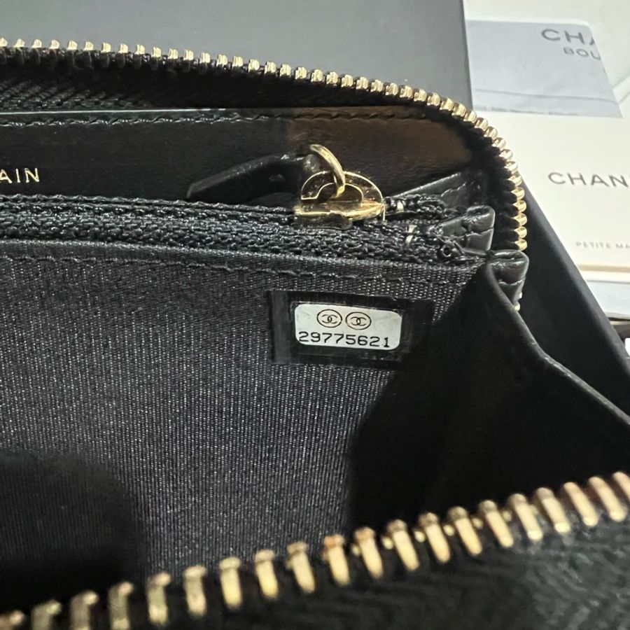 近全新CHANEL Vanity機場系列-經典米黑荔枝牛皮拉鍊中夾-15