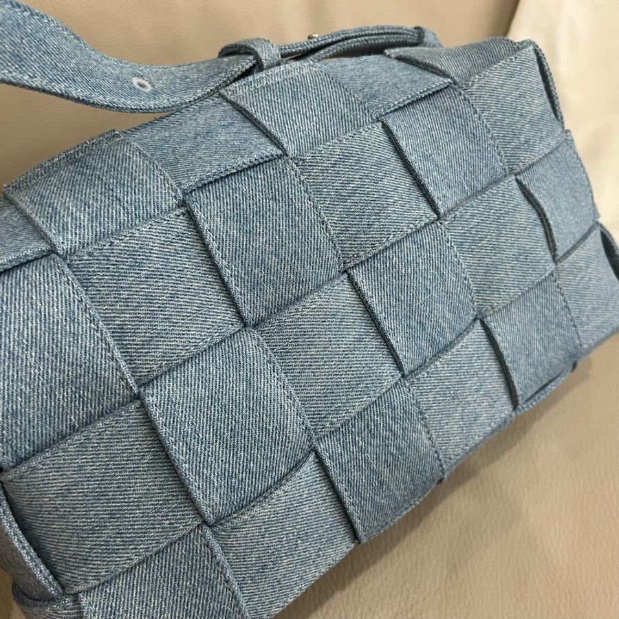 （限時降價）BV 牛仔包 28cm 腋下包 丹寧 淺藍 brick cassette 大格 中號-3