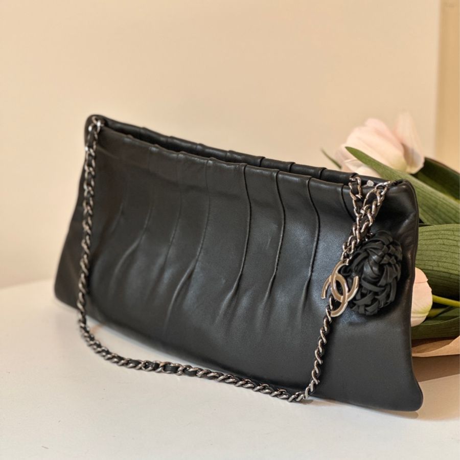 Chanel 黑銀皺摺單肩包-1