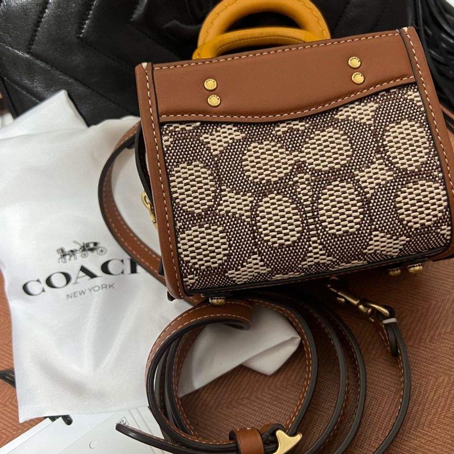全新 COACH 專櫃 ROGUE 12 經典 SIGNATURE 緹花迷你包-0