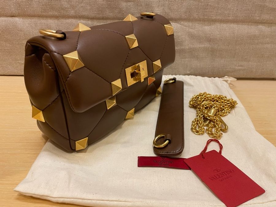 Valentino Garavani Roman Stud medium quilted-leather shoulder bag-5