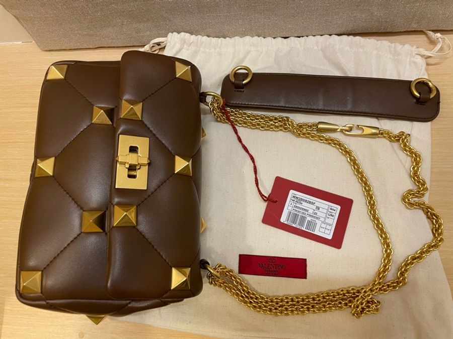 Valentino Garavani Roman Stud medium quilted-leather shoulder bag-6