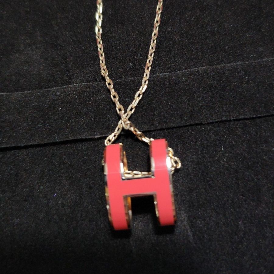 HERMES 愛馬仕
Pop系列 經典 H立體 橢圓簍空 項鍊
(珊瑚紅)-7
