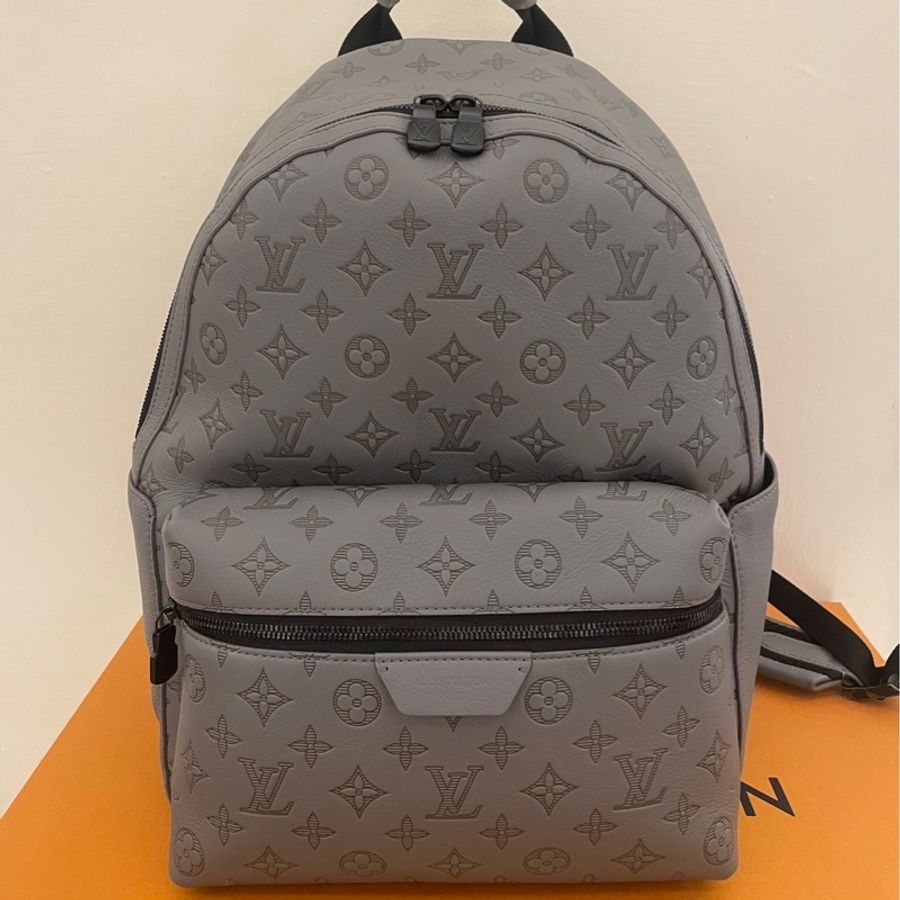 LV 灰壓紋後背包-0