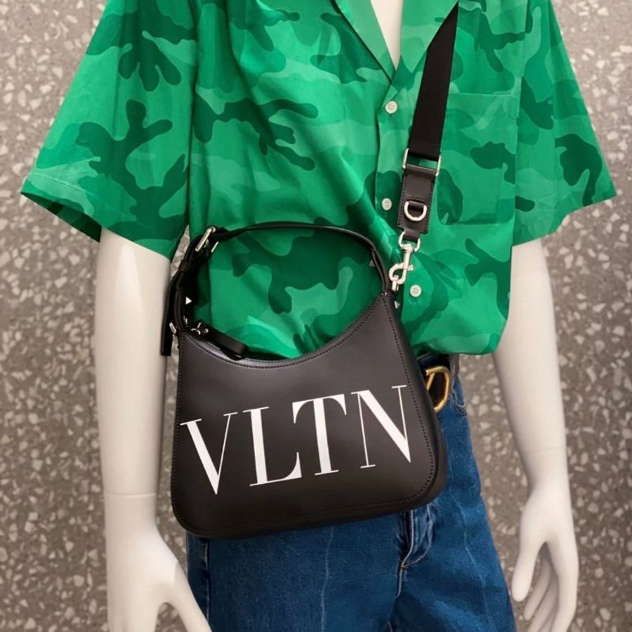 Valentino VLTN 皮革 Hobo 流浪包 黑色 (熱門折扣品 此款下單前請先詢問)-0