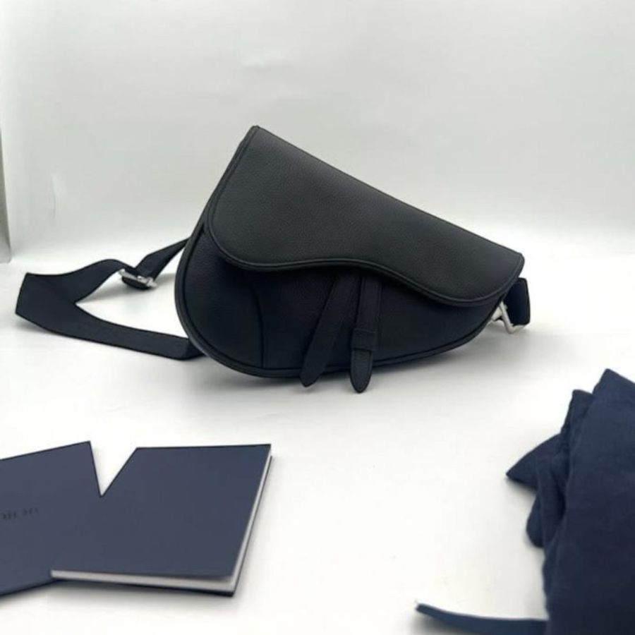 Dior 迪奧 Saddle 迷你顆粒小牛皮馬鞍肩背包 黑色-2