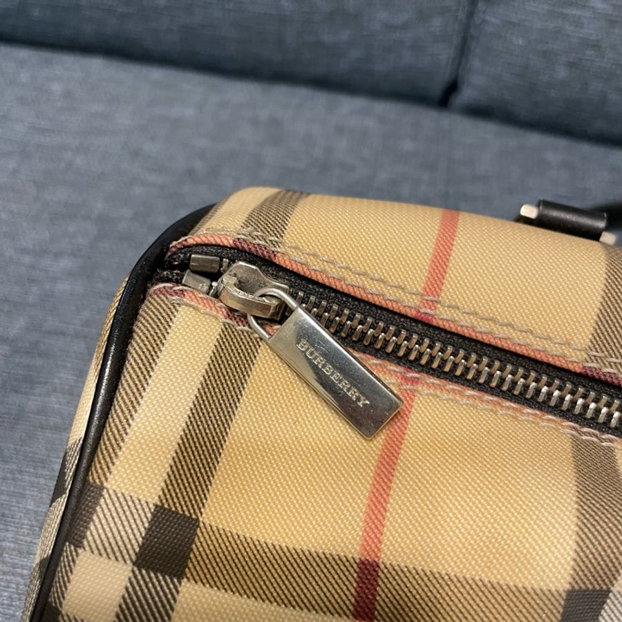 Burberry格紋圓筒手提包-16