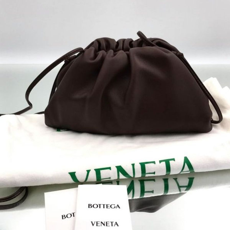 🎁母親節特價🎁Bottega Veneta 585852 The Pouch 20 羔羊皮 迷你雲朵包 棕色【促銷品】-12