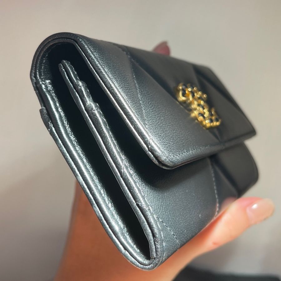 ✨ 【專櫃缺貨款】CHANEL 香奈兒 經典19 小羊皮暗釦菱格紋中夾黑金 ✨-6