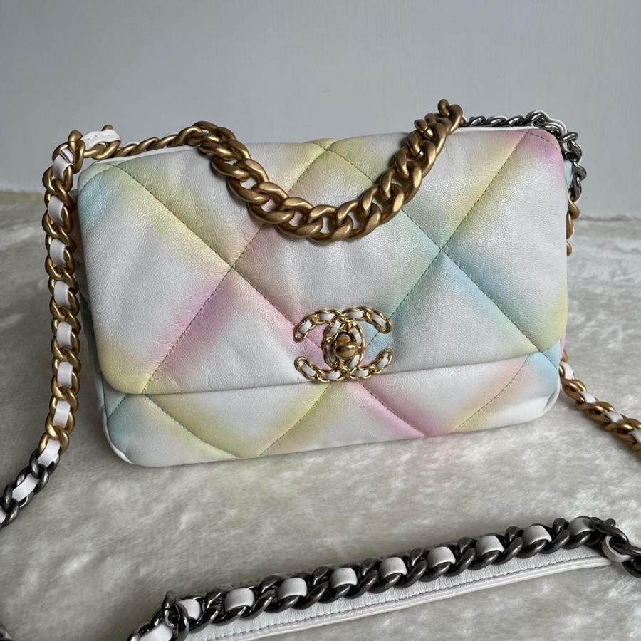 Chanel 彩色19鏈包-0