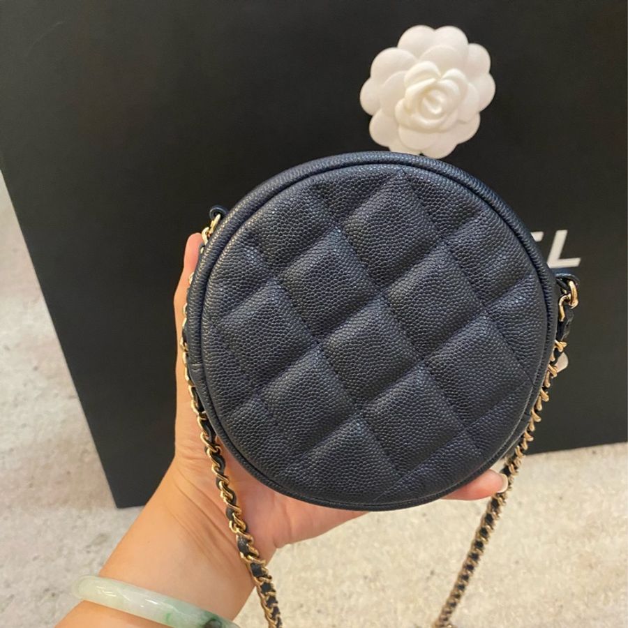 香奈兒Chanel 小圓餅包 深藍色荔枝牛皮銀扣-1