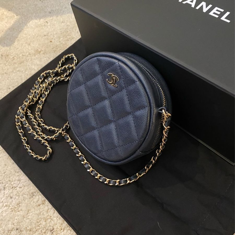 香奈兒Chanel 小圓餅包 深藍色荔枝牛皮銀扣-8