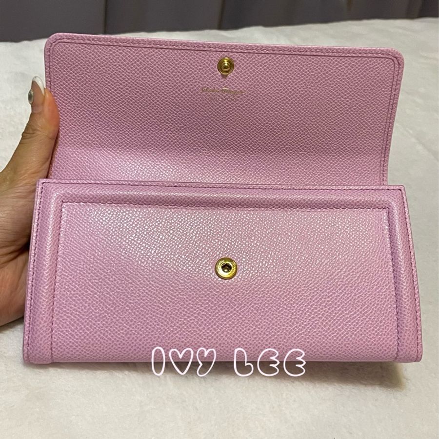 Ferragamo 22-D154/01 夢幻粉色/粉紫色卵石小牛皮 Vara 蝴蝶結 長錢包 長夾 二手精品-6