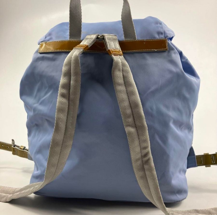 Prada 經典三角標降落傘尼龍後背包 中號 稀有霧霾藍 皮革抽繩-1