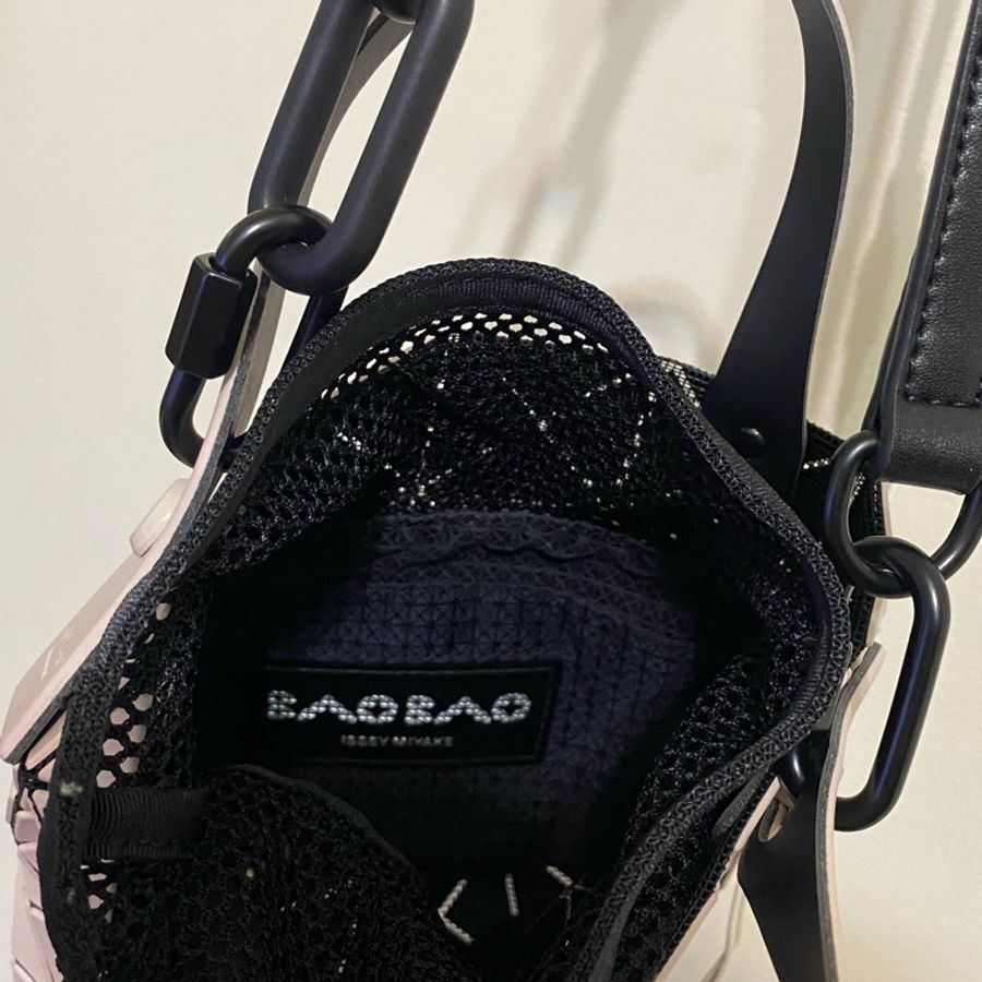 ISSEY MIYAKE 三宅一生 BAOBAO 啞光霧面方格4x4小方盒托特包(MINI)-奶茶色-2