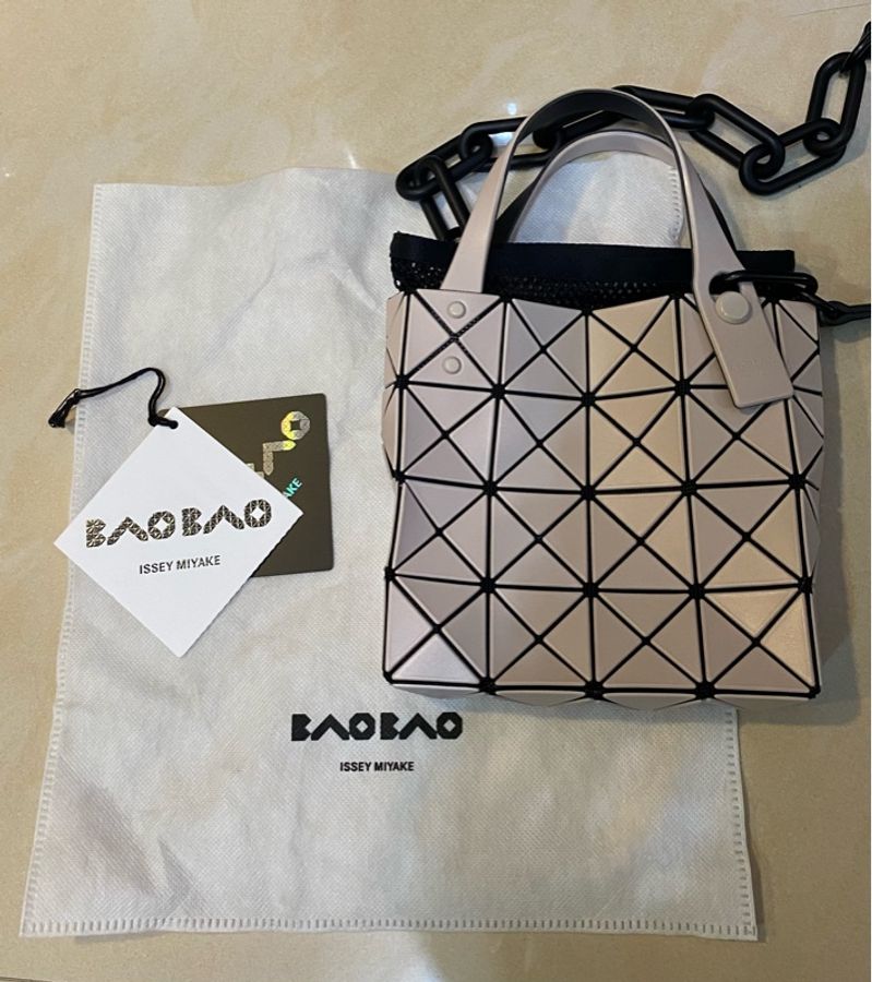 ISSEY MIYAKE 三宅一生 BAOBAO 啞光霧面方格4x4小方盒托特包(MINI)-奶茶色-5