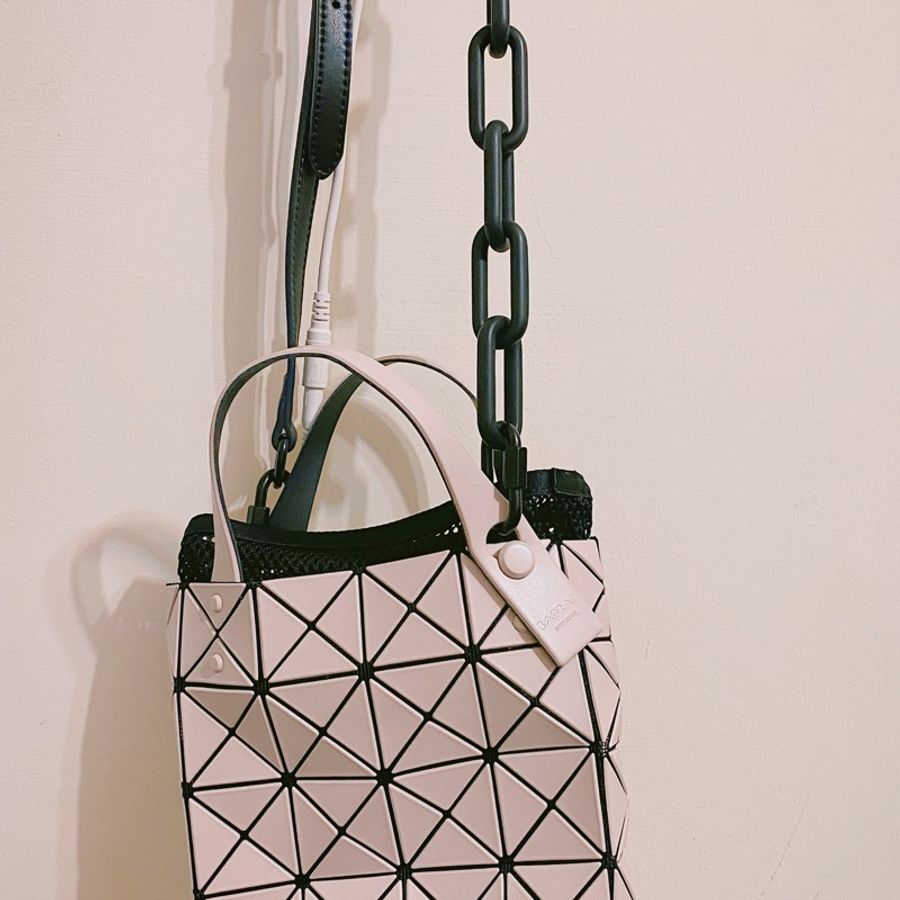 ISSEY MIYAKE 三宅一生 BAOBAO 啞光霧面方格4x4小方盒托特包(MINI)-奶茶色-6