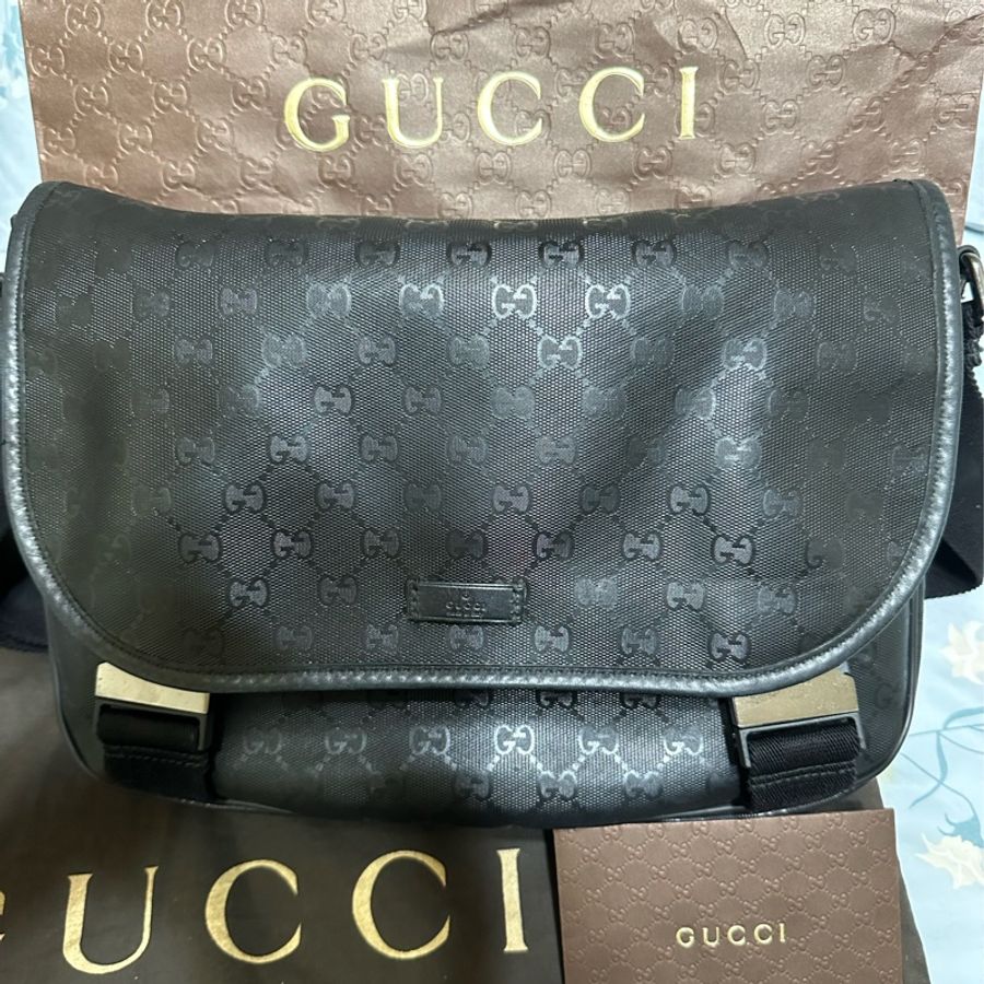 #GUCCI黑色GG IMPRIM水晶雷射PVC系列微笑斜背包 201732-0