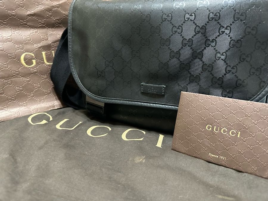 #GUCCI黑色GG IMPRIM水晶雷射PVC系列微笑斜背包 201732-1