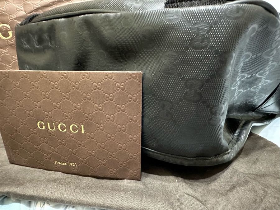 #GUCCI黑色GG IMPRIM水晶雷射PVC系列微笑斜背包 201732-4