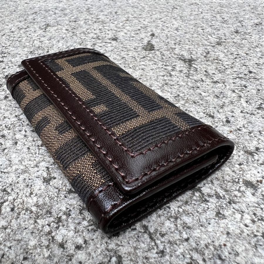 【FENDI】經典老花鑰匙包 「可放六支鑰匙」-2
