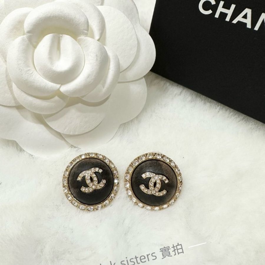 香奈兒CHANEL 新款 雙C圓型水鑽木頭特殊材質耳環(貨號ABB123 )-5