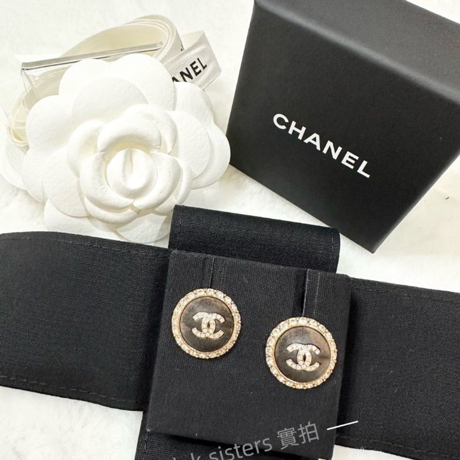 香奈兒CHANEL 新款 雙C圓型水鑽木頭特殊材質耳環(貨號ABB123 )-8