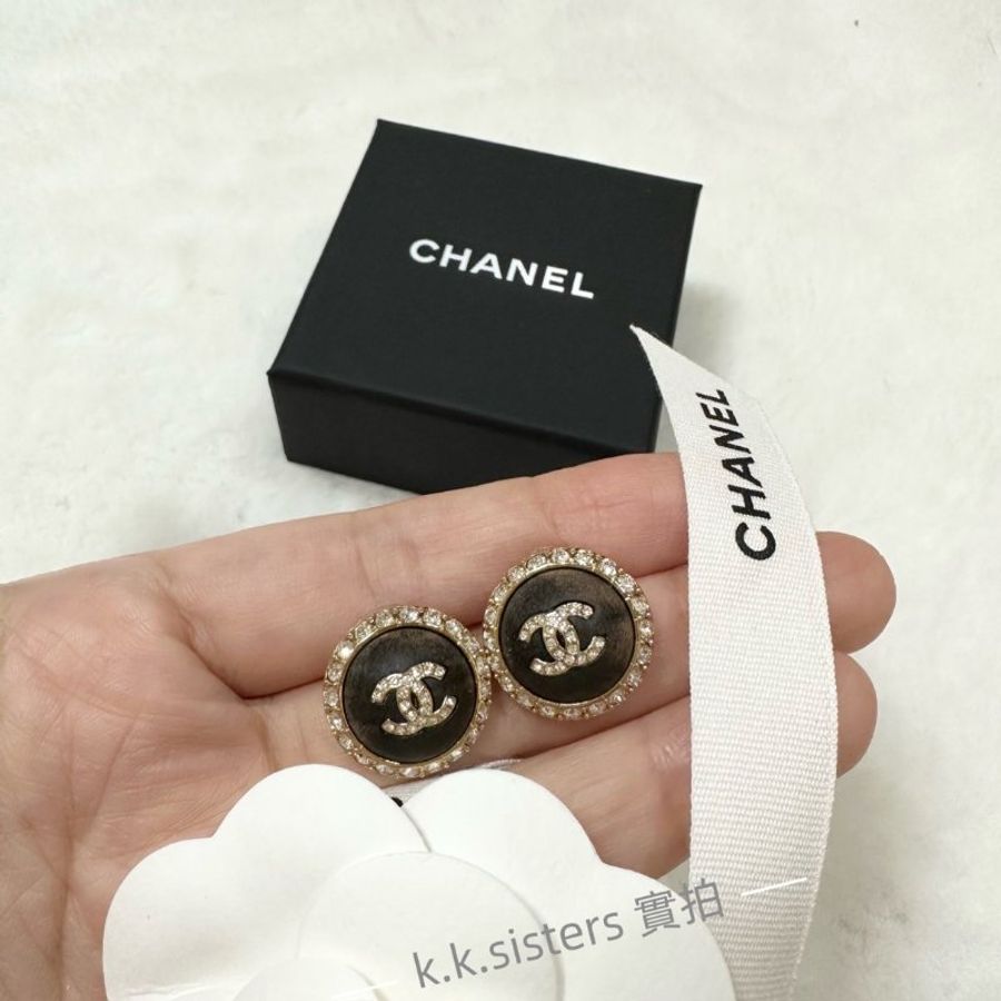 香奈兒CHANEL 新款 雙C圓型水鑽木頭特殊材質耳環(貨號ABB123 )-11