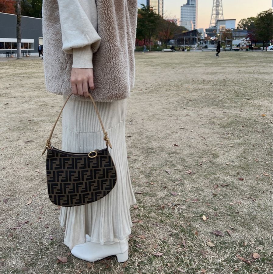 【FENDI】手提馬鞍薄形休閒包-0