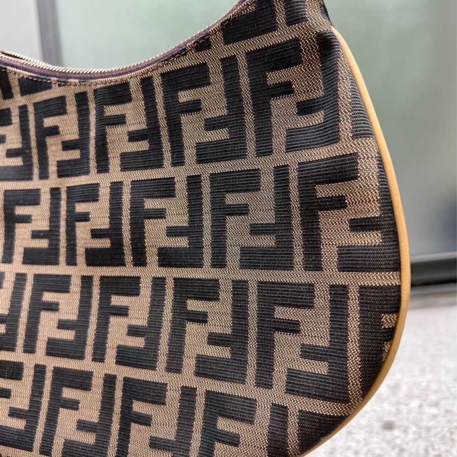 【FENDI】手提馬鞍薄形休閒包-4