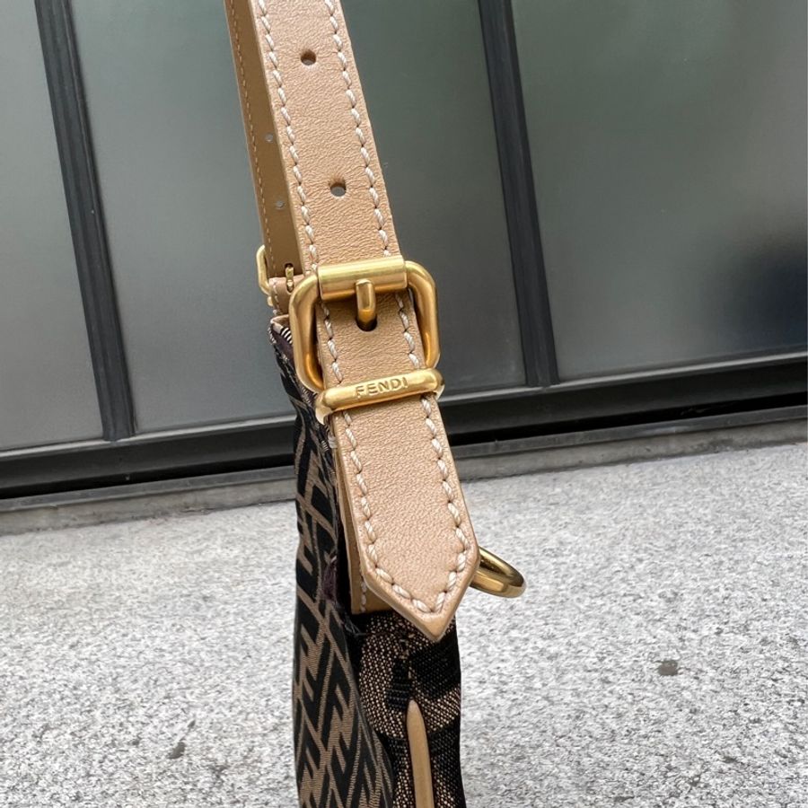 【FENDI】手提馬鞍薄形休閒包-6