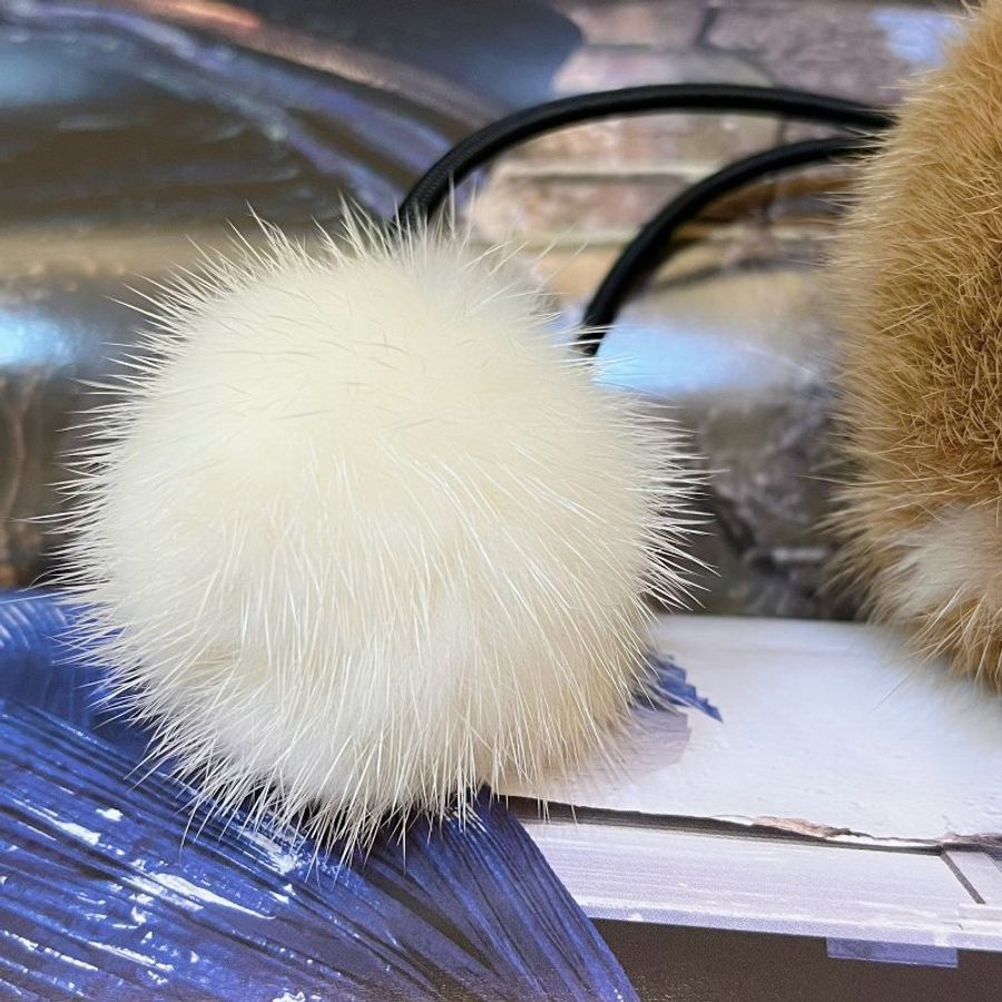:: Louis Vuitton :: M77738 LV COSY MINK FUR ELASTIC 束髮圈-1