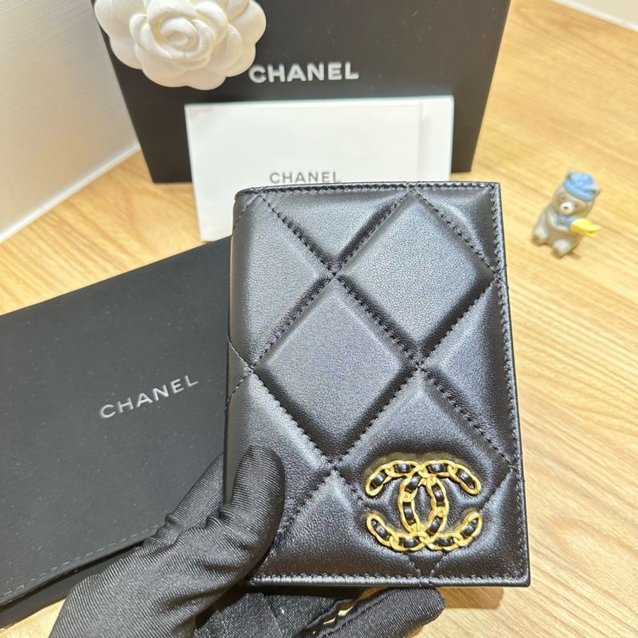 全新現貨 Chanel| 香奈兒19護照夾-1