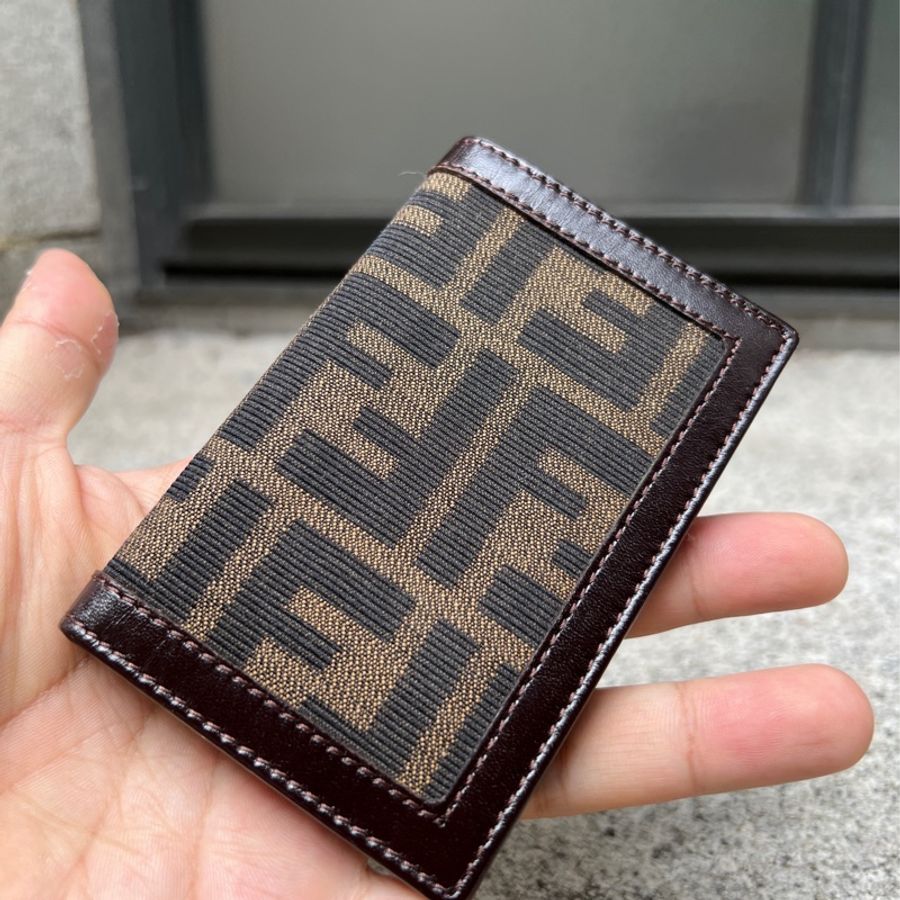 【FENDI】老花卡片夾-5