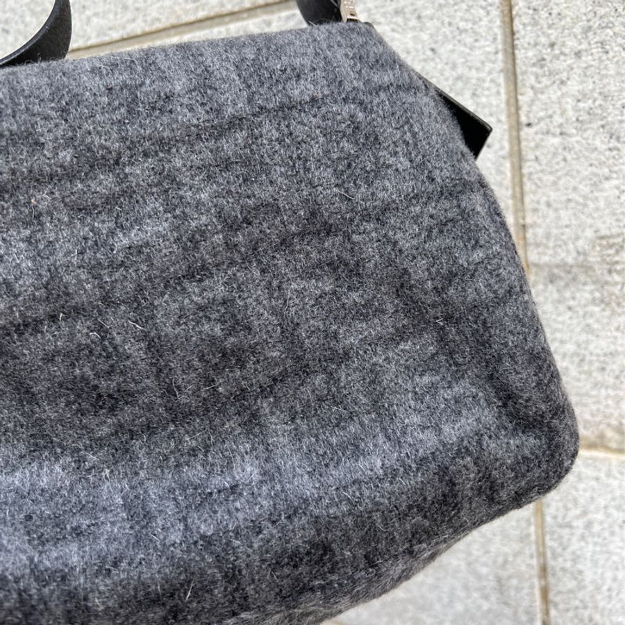 【FENDI】絨毛大法棍-4