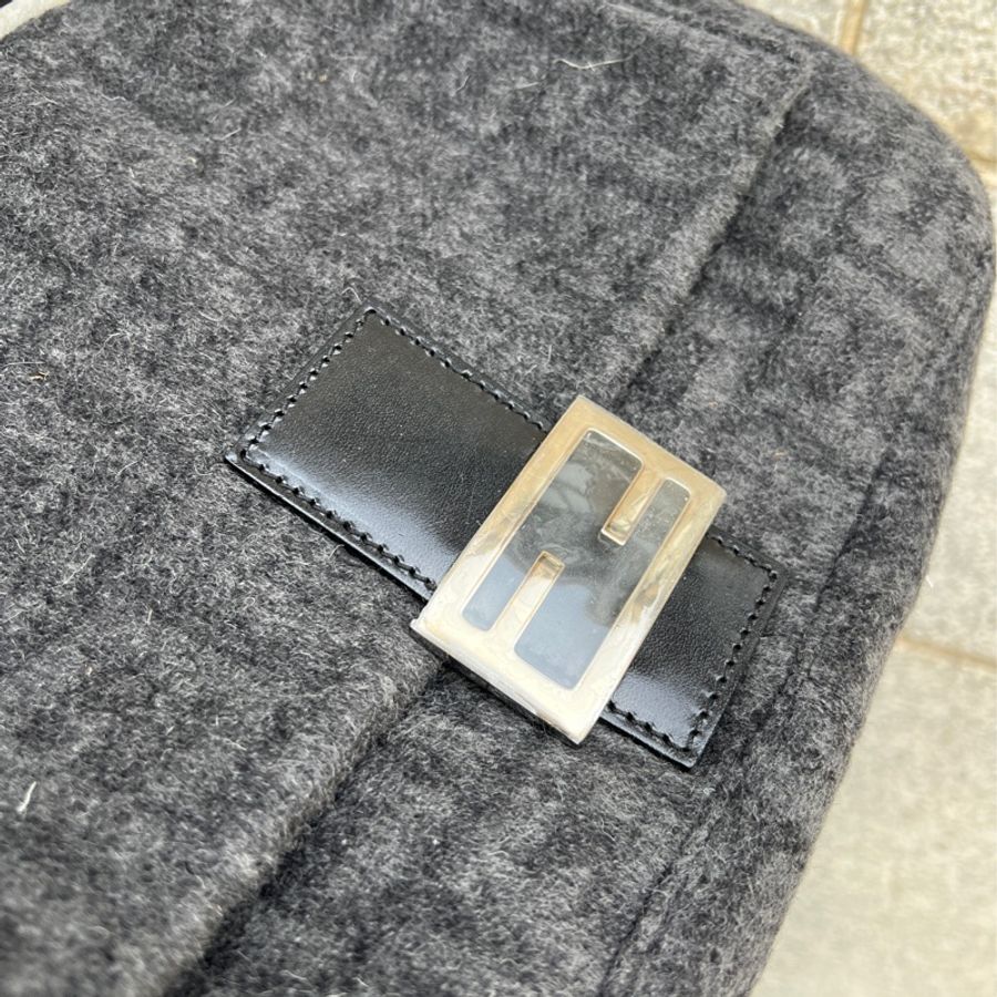 【FENDI】絨毛大法棍-9