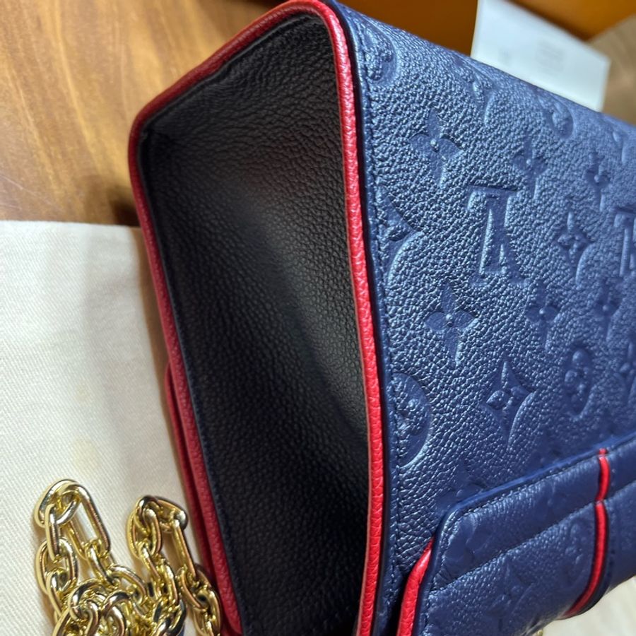 LV經典小牛皮壓花 斜背肩背兩用牛皮壓紋真皮包 海軍藍拼紅 加贈LV香水-17