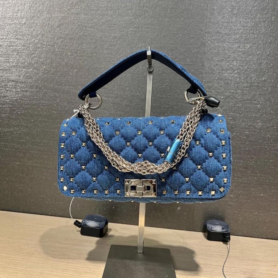 Valentino Rockstud Spike 丹寧牛仔及小牛皮鏈條包( 當季熱門新品 下單前請先詢問)-0