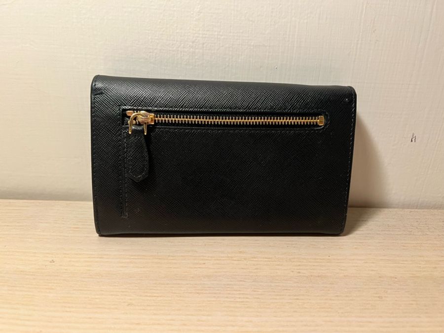 Prada Saffiano 中長兩折皮夾-1