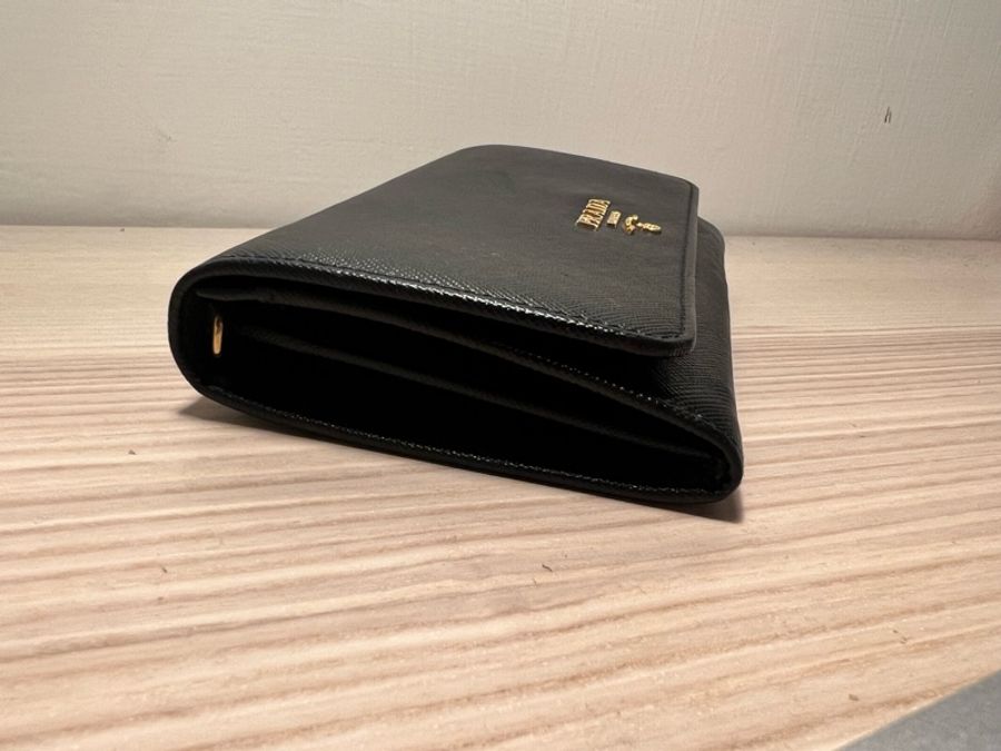 Prada Saffiano 中長兩折皮夾-6
