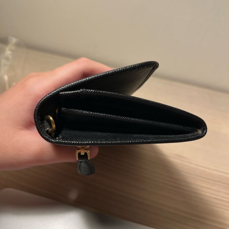 Prada Saffiano 中長兩折皮夾-15