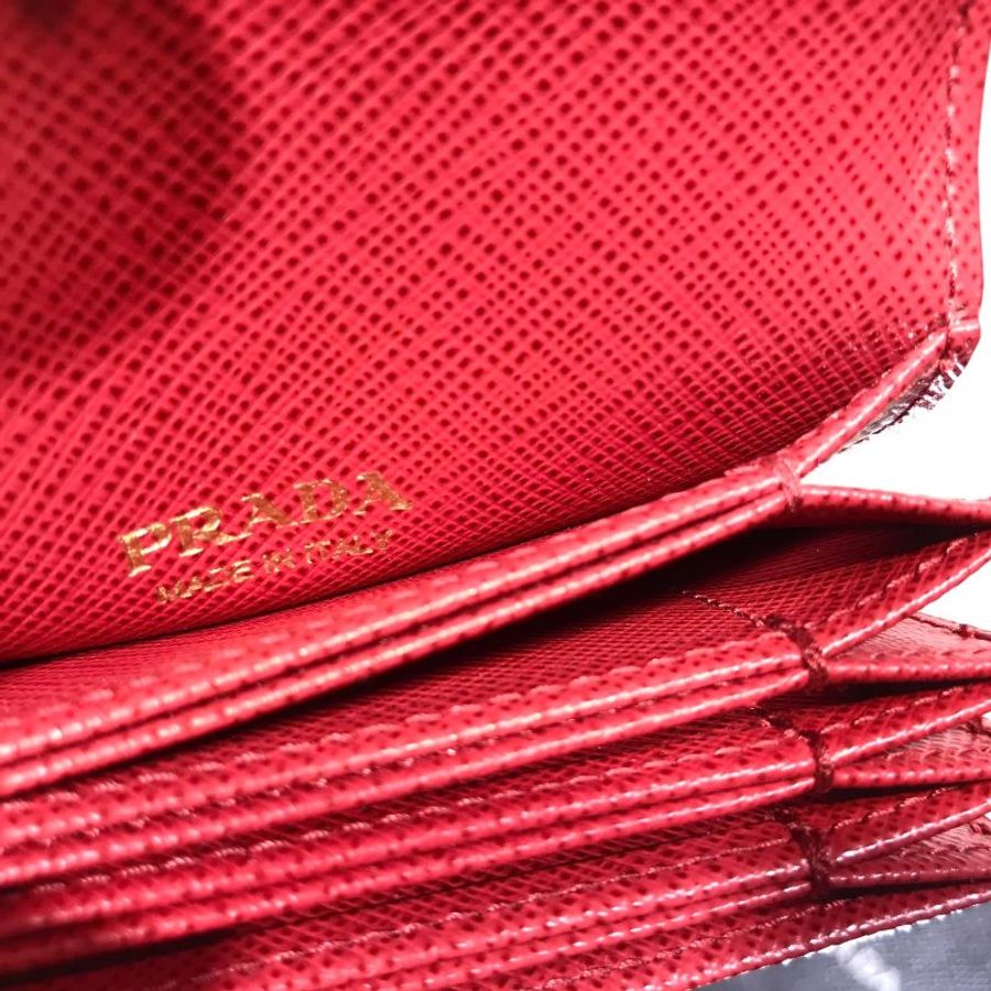 🎉新品好折扣✨Prada 1MC070 Saffiano皮革卡夾包 紅色-11