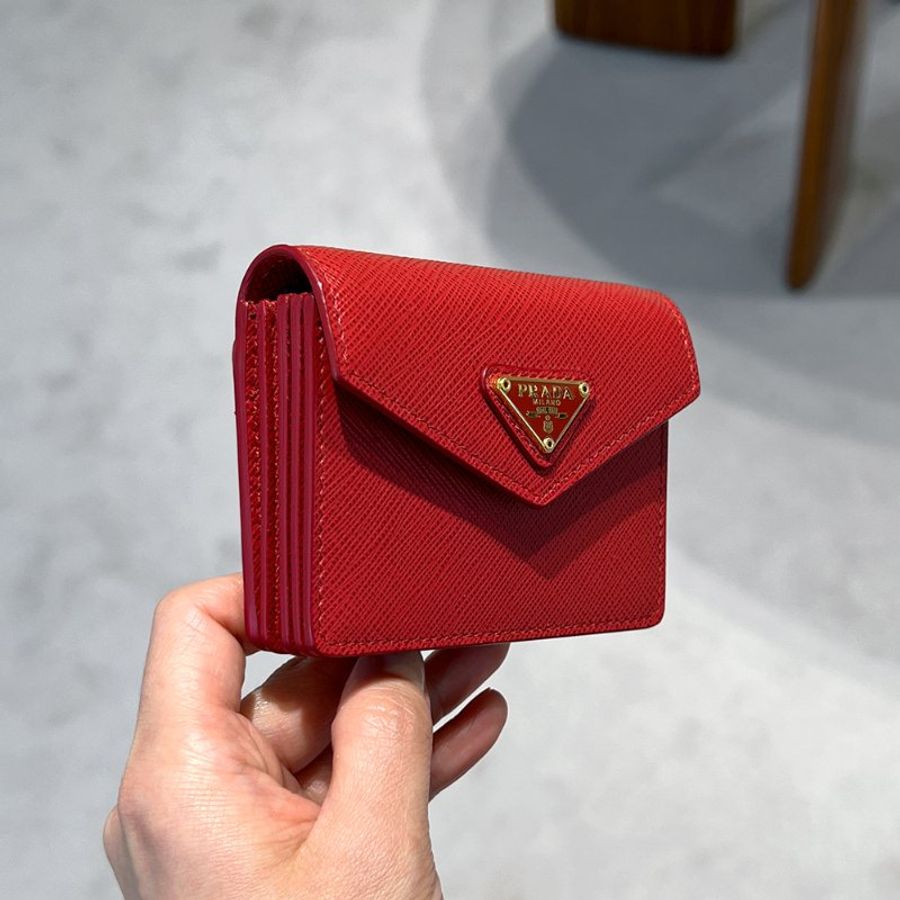🎉新品好折扣✨Prada 1MC070 Saffiano皮革卡夾包 紅色-3