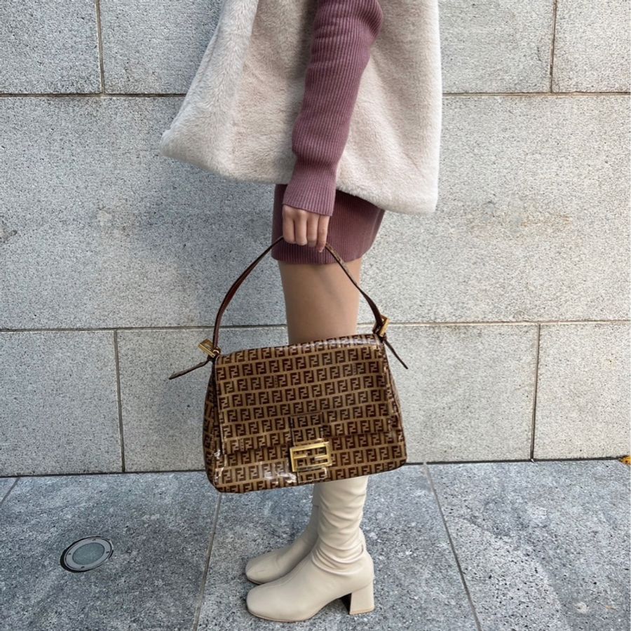 【FENDI】漆皮大法棍-0