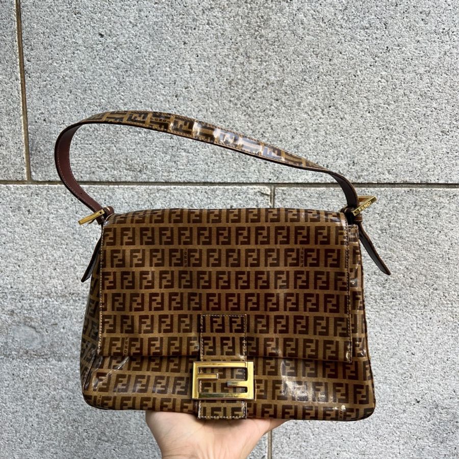 【FENDI】漆皮大法棍-1