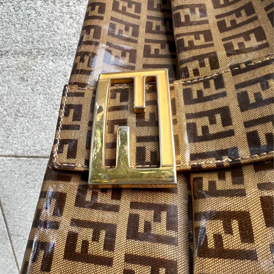 【FENDI】漆皮大法棍-16
