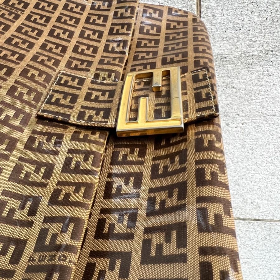 【FENDI】漆皮大法棍-17
