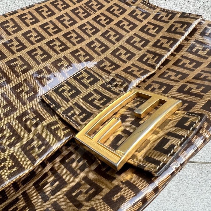 【FENDI】漆皮大法棍-18